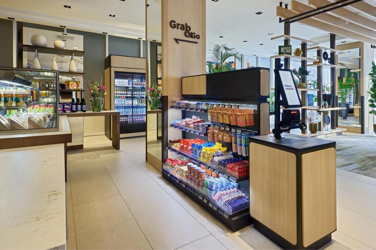The Westin Grand Frankfurt Hotel Frankfurt am Main Kültér fotó Grab & Go at the airport