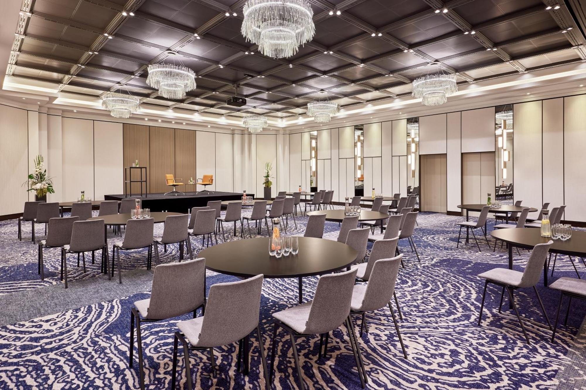The Westin Grand Frankfurt Hotel Frankfurt am Main Kültér fotó The ballroom