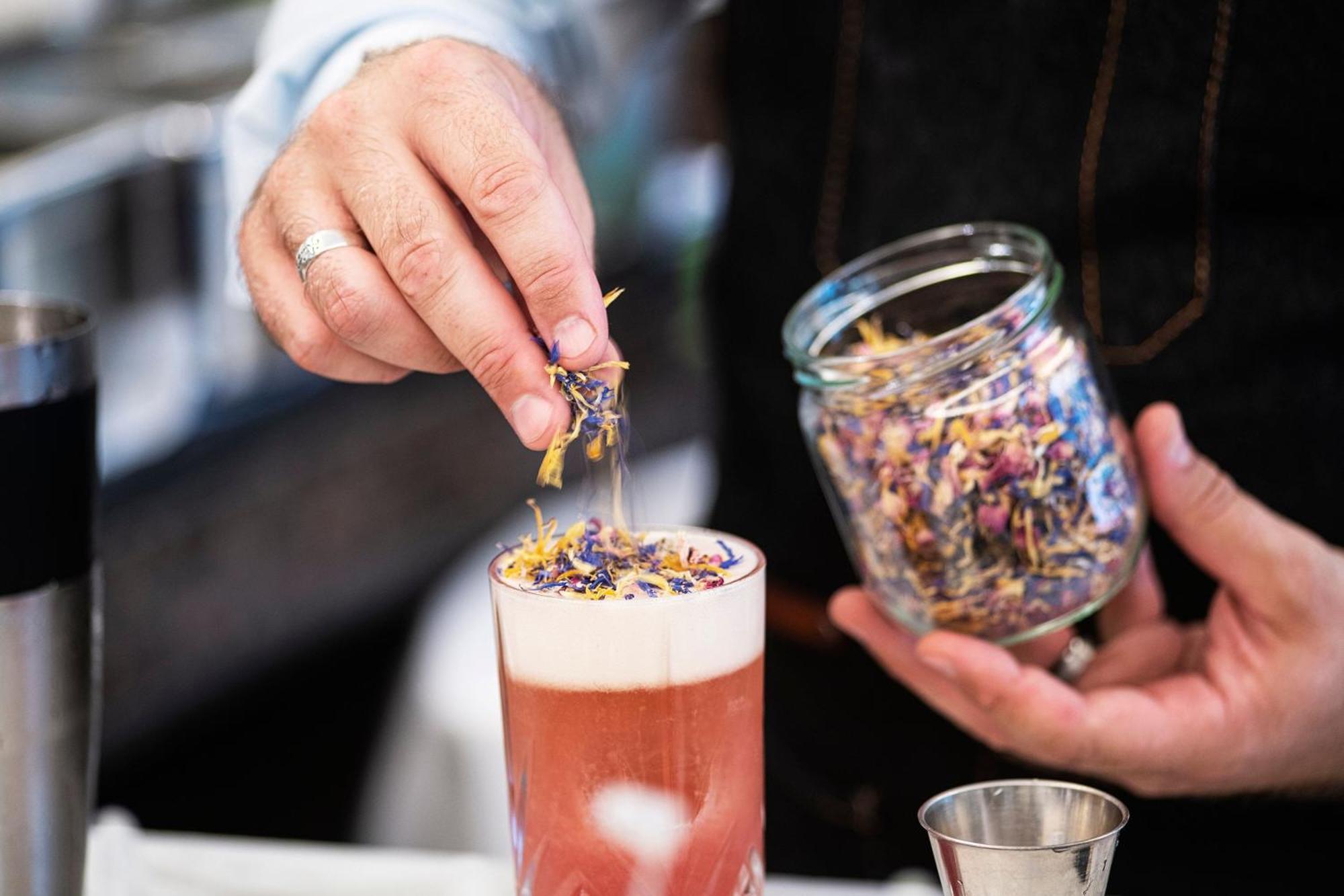 The Westin Grand Frankfurt Hotel Frankfurt am Main Kültér fotó A bartender adding a garnish to a cocktail