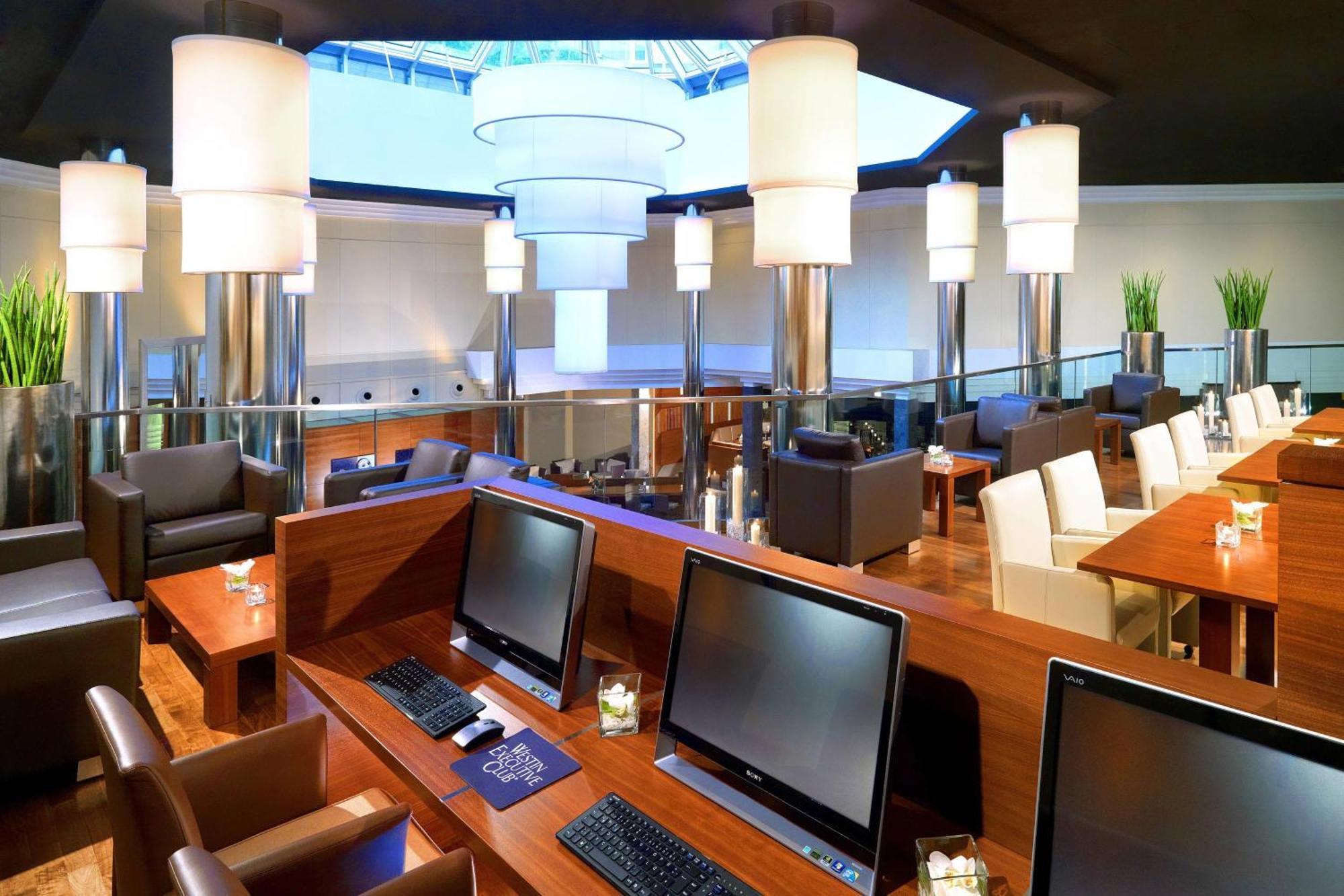The Westin Grand Frankfurt Hotel Frankfurt am Main Kültér fotó The Business Lounge at Frankfurt Airport