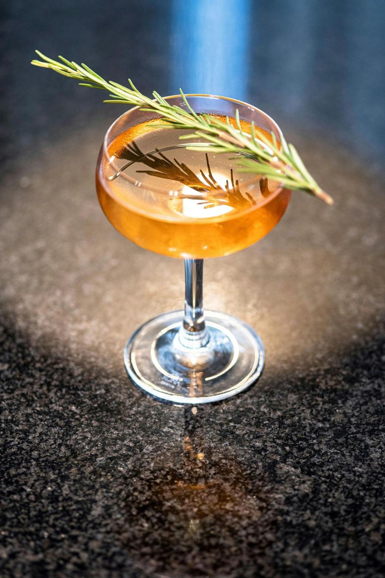 The Westin Grand Frankfurt Hotel Frankfurt am Main Kültér fotó A glass of vermouth